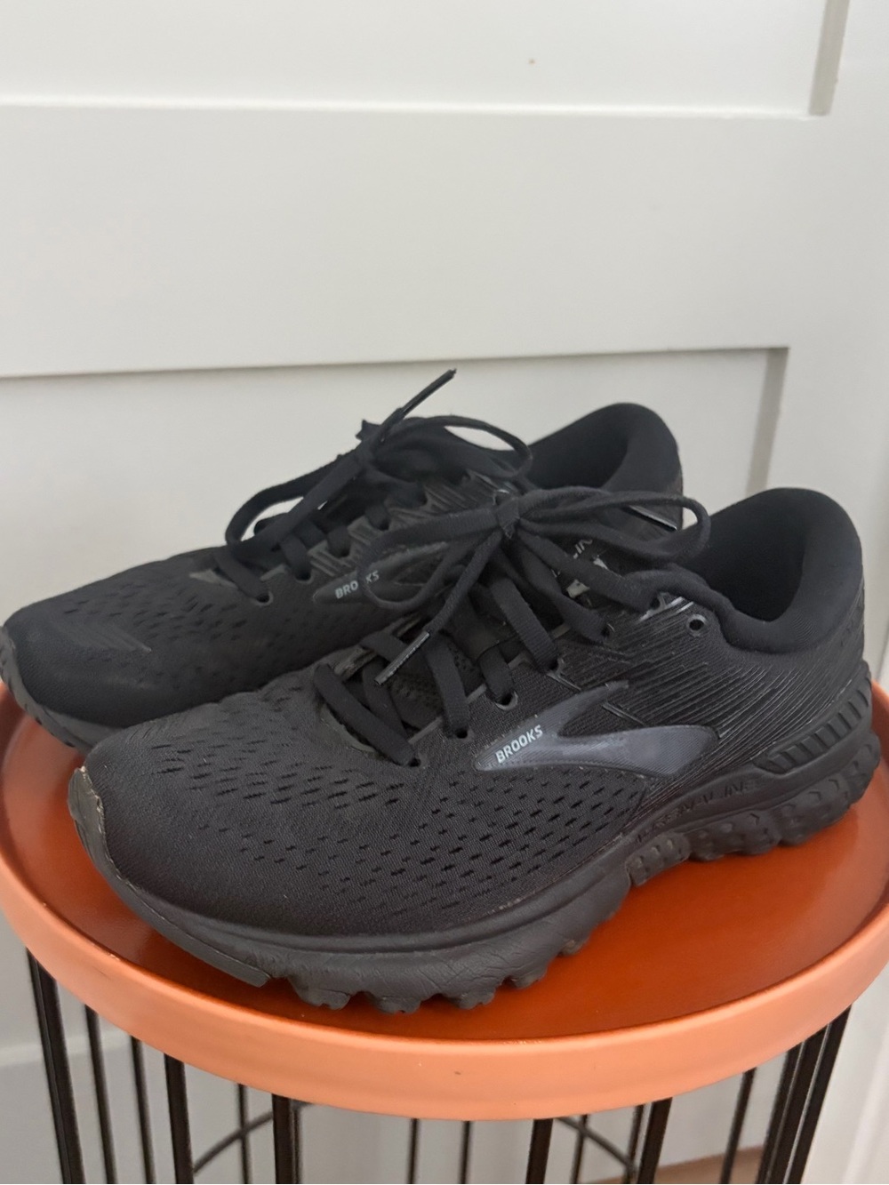 Brooks Black Low-Top Running Sneakers